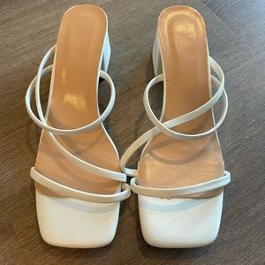 4/$14🦋 Shein White Heeled Sandals